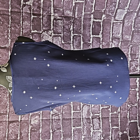 Sioni Sleeveless Ruffle Front Satelite Blue Top With White Stars size Small NWT - Picture 4 of 6